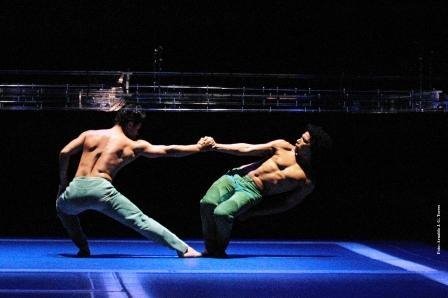 Between Body and Blue – Szenografie von Studio Rossi, Bild 1