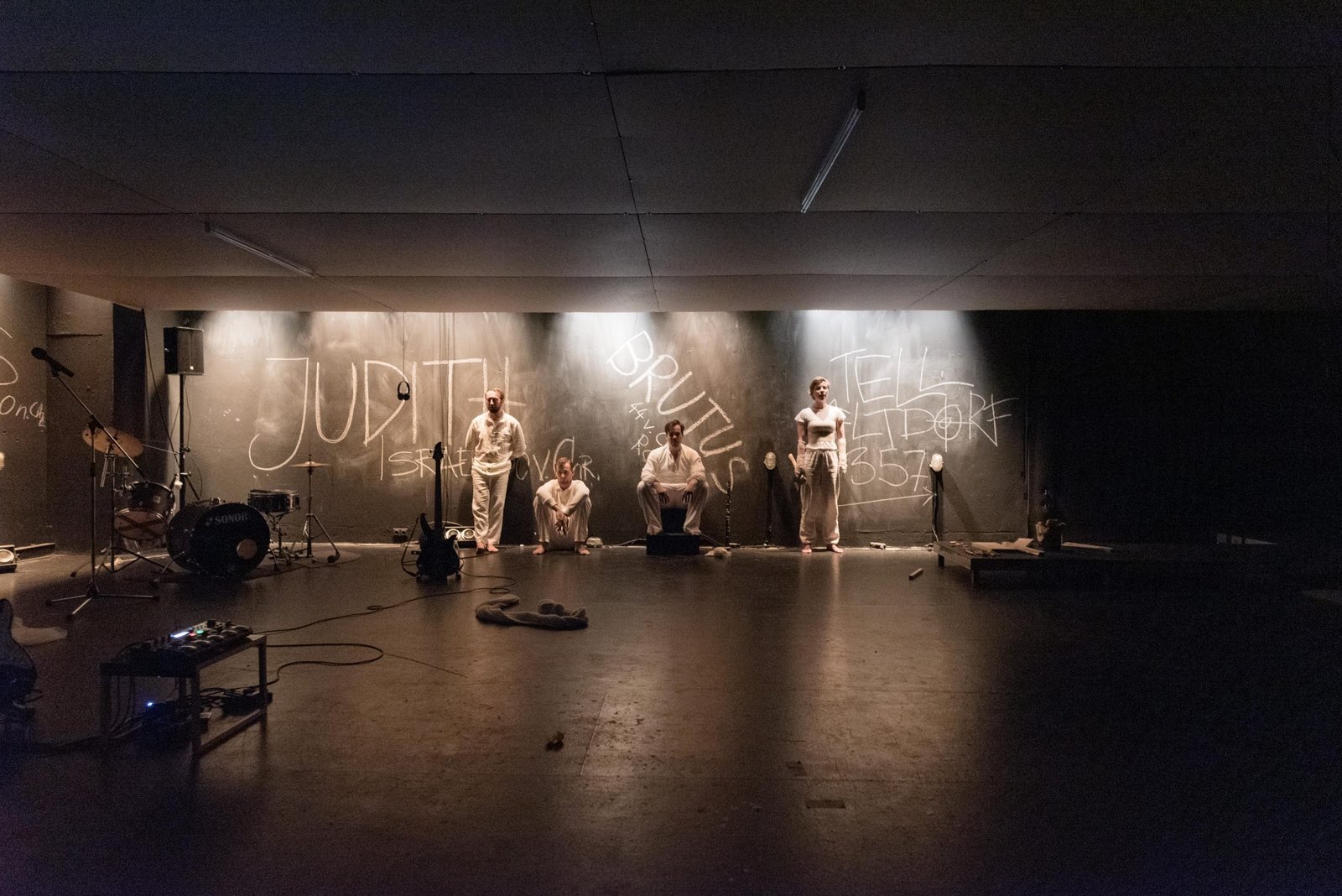 Kill in the name of – Szenografie von Studio Rossi, Bild 4