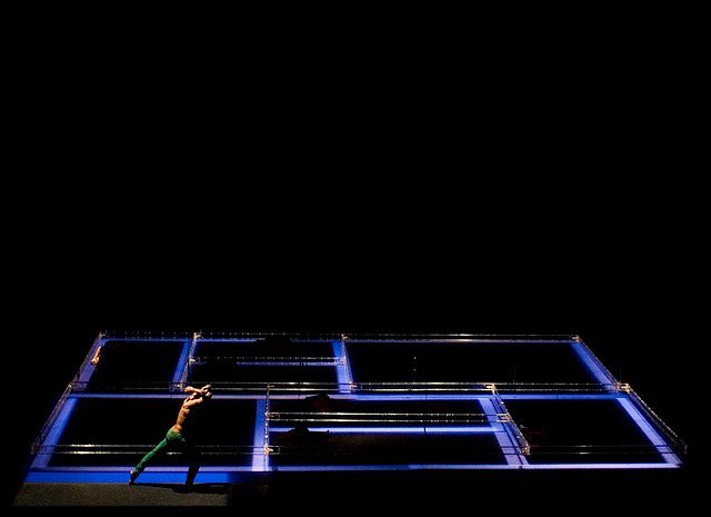 Between Body and Blue – Szenografie von Studio Rossi, Bild 3